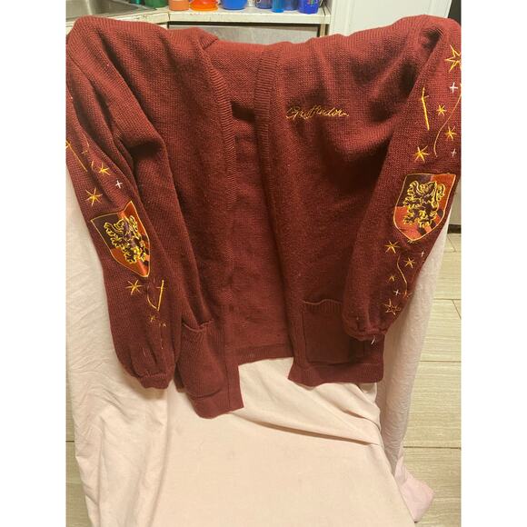 Harry Potter Gryffindor Sweater Women's Small Cardigan Crest Embroidered Pockets - Picture 1 of 3